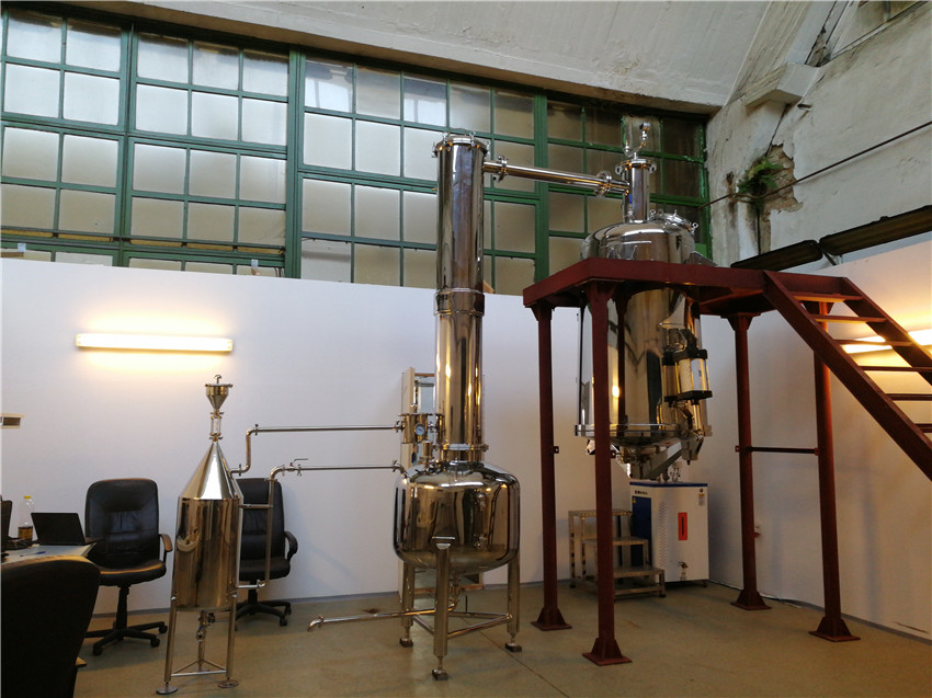 1000L distiller.jpg