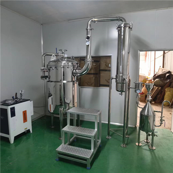 6.Sandalwood Agarwood <a href=https://www.tycoremachine.com/Essential-Oil-Distillation-Equipment.html target='_blank'>essential oil distiller</a> Machine.jpg